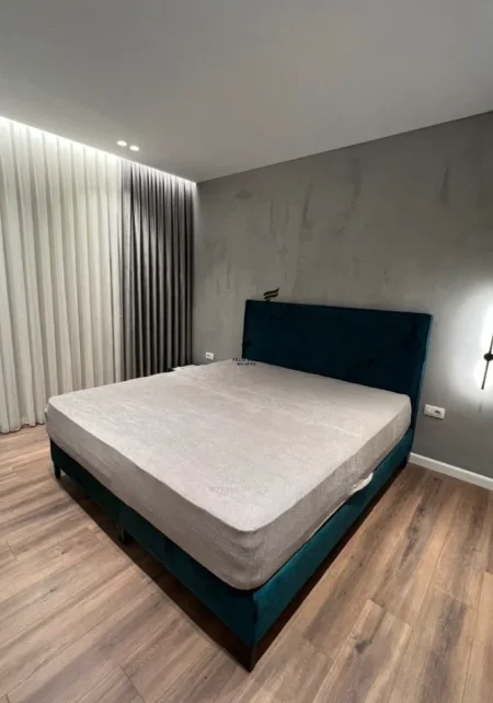 Tirane, jepet me qera apartament 2+1 Kati 7, 84 m² 700 € (ISH FUSHA E AVIACIONIT)