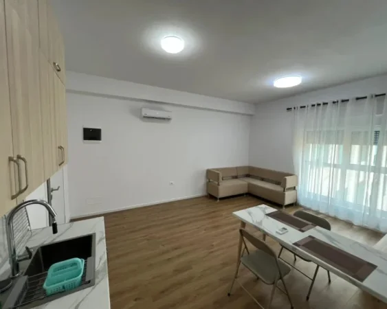 Tirane, jepet me qera apartament 1+1+Aneks+Ballkon Kati 4, 60 m² 450 € (Rruga Ali demi)