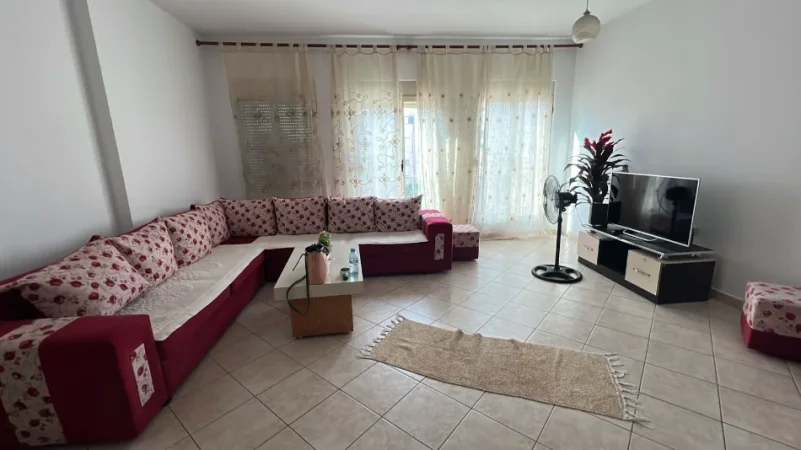 Tirane, jepet me qera apartament 2+1+Ballkon Kati 3, 90 m² 650 € (Rruga Jordan Misja)