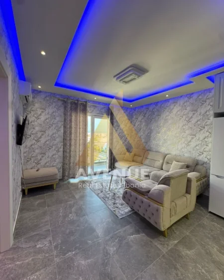 Tirane, jepet me qera apartament 1+1+Ballkon Kati 8, 70 m² 500 € (rruga gryka e kacanikut)