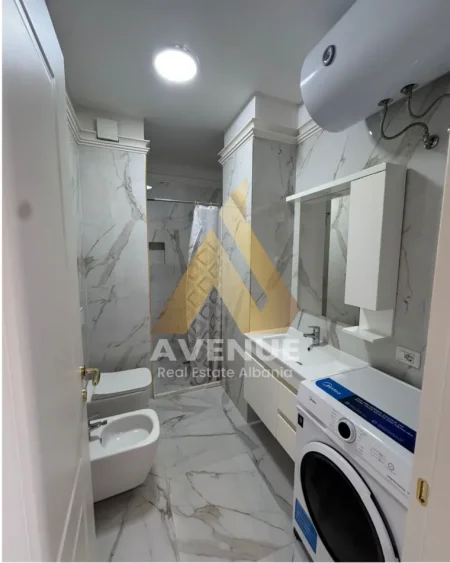 Tirane, jepet me qera apartament 1+1+Ballkon Kati 8, 70 m² 500 € (rruga gryka e kacanikut)