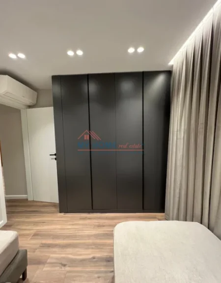 Tirane, jepet me qera apartament 2+1+Ballkon Kati 7, 84 m² 700 € (Fusha e Aviacionit)