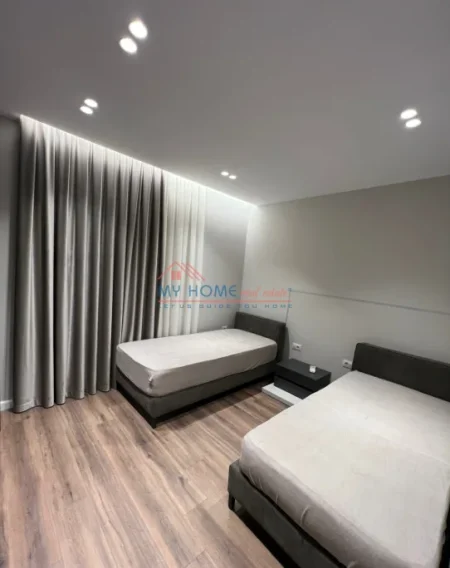 Tirane, jepet me qera apartament 2+1+Ballkon Kati 7, 84 m² 700 € (Fusha e Aviacionit)
