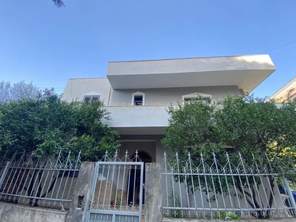 Tirane, jepet me qera ambjent biznesi Kati 2, 221 m² 1.700 € (Don Bosko)