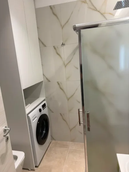 Tirane, jepet me qera apartament 1+1 Kati 4, 75 m² 700 € (LAPRAKE)