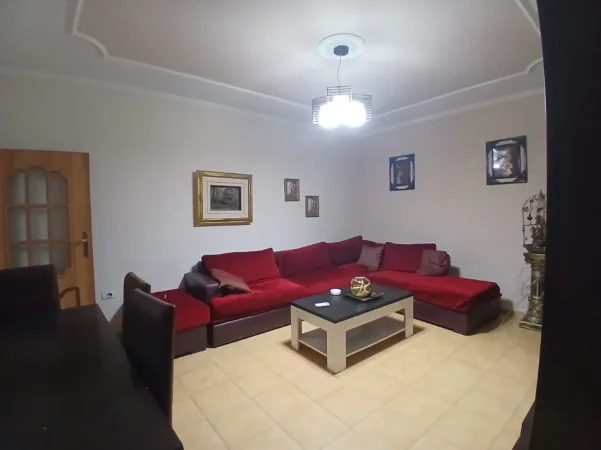 Tirane, jepet me qera apartament 2+1 Kati 1, 90 m² 400 € (Ali Dem ne rrugen Idriz Dollaku)