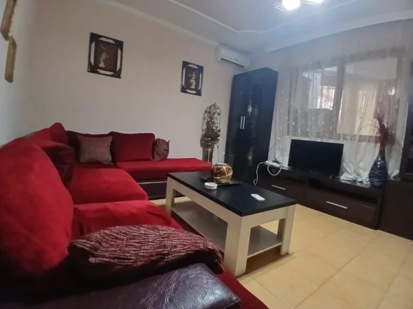 Tirane, jepet me qera apartament 2+1 Kati 1, 90 m² 400 € (Ali Dem ne rrugen Idriz Dollaku)