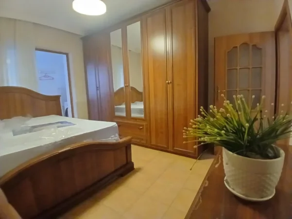 Tirane, jepet me qera apartament 2+1 Kati 1, 90 m² 400 € (Ali Dem ne rrugen Idriz Dollaku)
