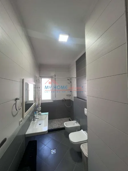 Tirane, jepet me qera apartament 2+1+Ballkon Kati 12, 100 m² 700 € (Rruga Asim Vokshi, Kompleksi Panorama)