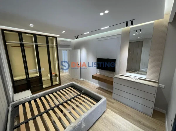 Tirane, jepet me qera apartament 1+1 , 950 € (Liqeni i Thate)
