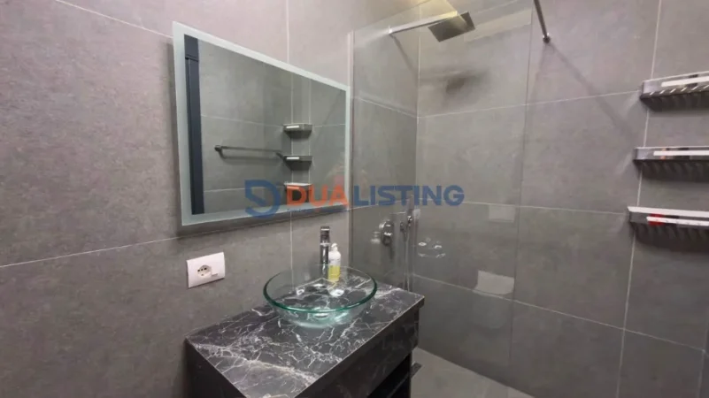 Tirane, jepet me qera apartament 3+1 , 2.500 € 