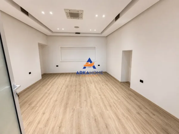 Tirane, jepet me qera ambjent biznesi Kati 0, 180 m² 320.000 € 