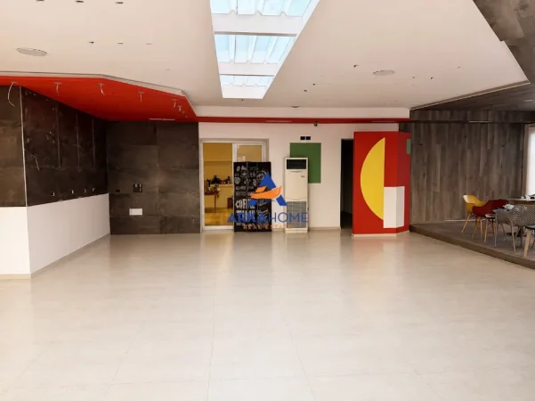 Tirane, jepet me qera ambjent biznesi Kati 0, 180 m² 320.000 € 