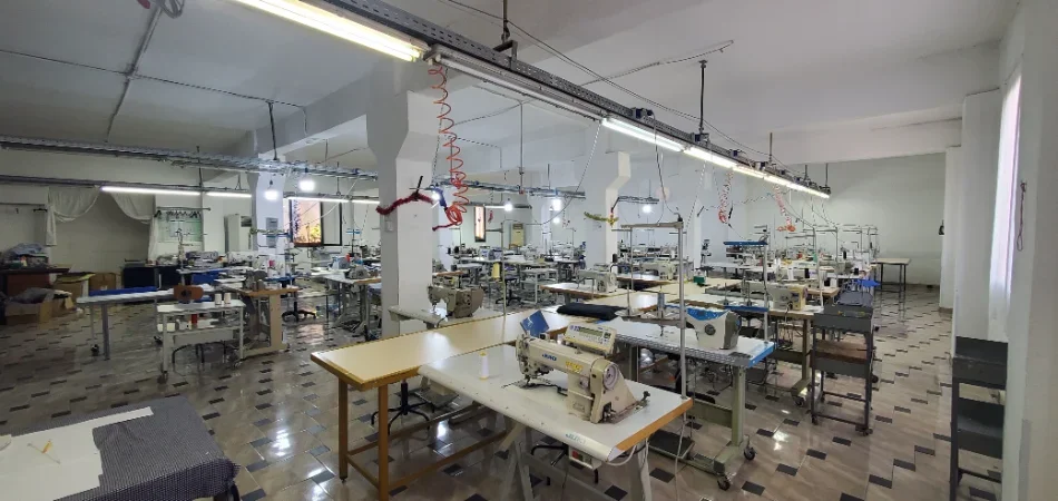Tirane, jepet me qera magazine , 754 m² 3.200 € (rruga siri kodra)