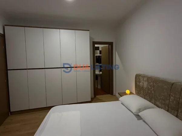 Tirane, jepet me qera apartament 2+1 , 800 € (Liqeni i Thate)