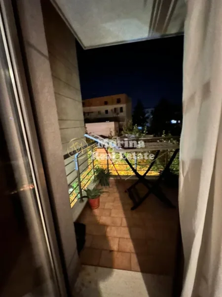 Tirane, jepet me qera apartament 1+1 Kati 2, 60 m² 450 € (Rruga e Dibrës)