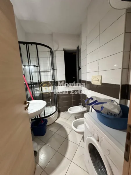 Tirane, jepet me qera apartament 1+1 Kati 2, 60 m² 450 € (Rruga e Dibrës)