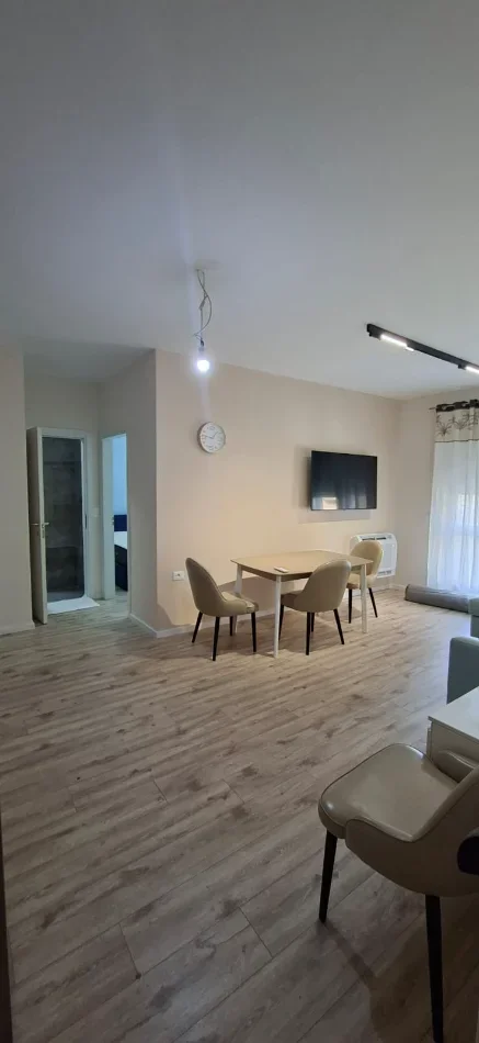 Tirane, jepet me qera apartament 1+1 Kati 2, 