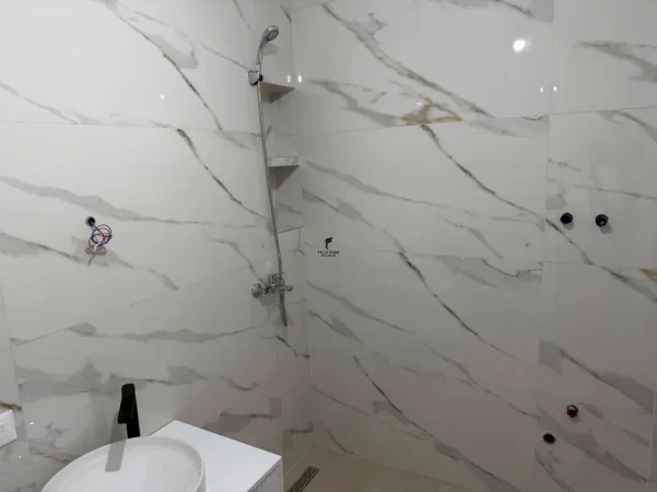 Tirane, jepet me qera zyre Kati 1, 105 m² 800 € (JORDAN MISJA)