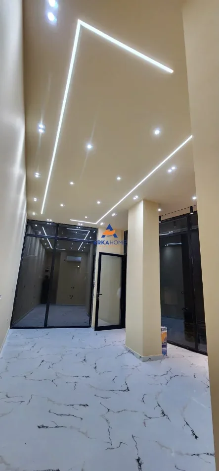 Tirane, jepet me qera ambjent biznesi Kati 0, 32 m² 1.020 € 