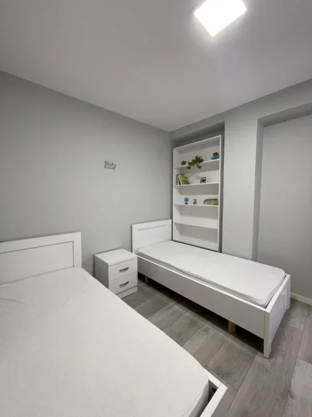 Tirane, jepet me qera apartament 2+1 , 109 m² 800 € (21 DHJETORI)