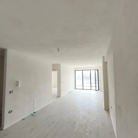 Tirane, shitet apartament , 121 m² 218.000 € (ish Fusha e Aviacionit)