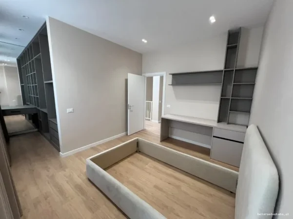 Tirane, jepet me qera Vile Vile 2 Katshe Kati 2, 402 m² 2.800 € (Hiqmet Buzi)