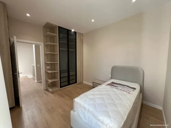 Tirane, jepet me qera Vile Vile 2 Katshe Kati 2, 402 m² 2.800 € (Hiqmet Buzi)