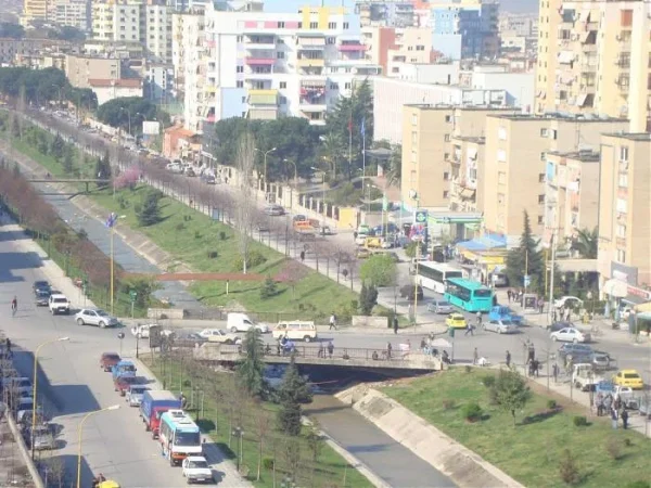 Tirane, jepet me qera lokal Kati 2, 500 m² 5.000 € 