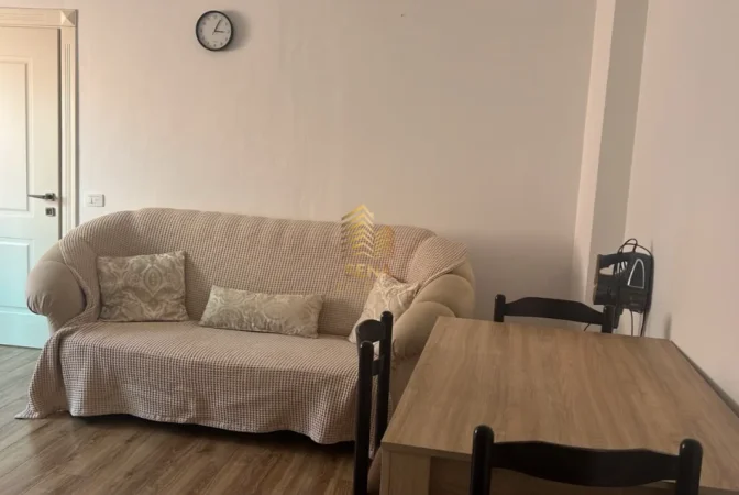 Tirane, jepet me qera apartament 1+1+Ballkon Kati 3, 68 m² 380 € (Porcelan)