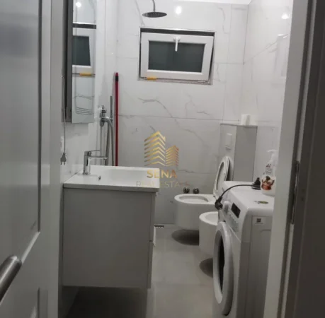 Tirane, jepet me qera apartament 1+1+Ballkon Kati 3, 68 m² 380 € (Porcelan)