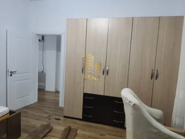 Tirane, jepet me qera apartament 1+1+Ballkon Kati 3, 68 m² 380 € (Porcelan)