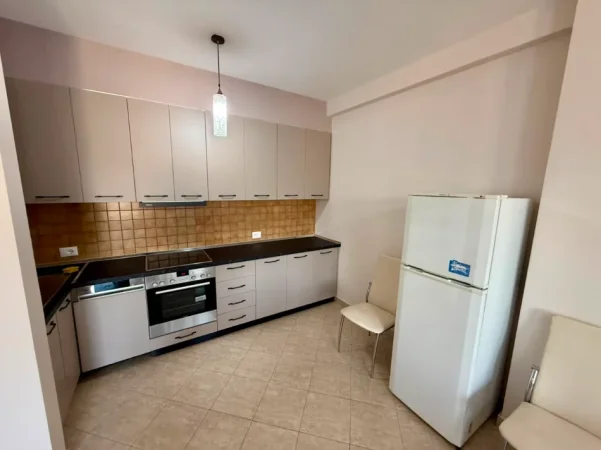 Tirane, jepet me qera apartament 2+1 , (Tregu Elektrik)