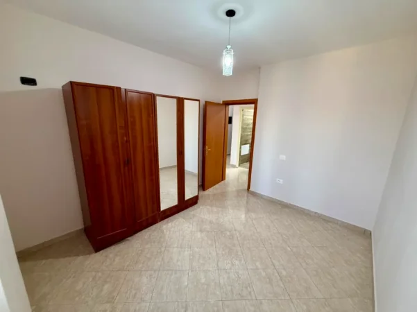 Tirane, jepet me qera apartament 2+1 , (Tregu Elektrik)