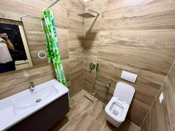 Tirane, jepet me qera apartament 2+1 , (Tregu Elektrik)