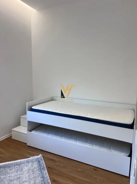 Tirane, jepet me qera apartament 2+1+Ballkon Kati 2, 75 m² 770 € (RRUGA E DURRESIT)