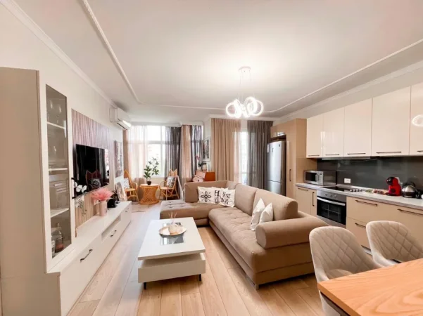 Tirane, jepet me qera apartament 3+1 Kati 3, 105 m² 1.100 € (Ish-Ekspozita)
