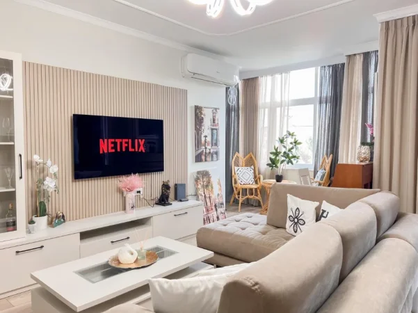 Tirane, jepet me qera apartament 3+1 Kati 3, 105 m² 1.100 € (Ish-Ekspozita)