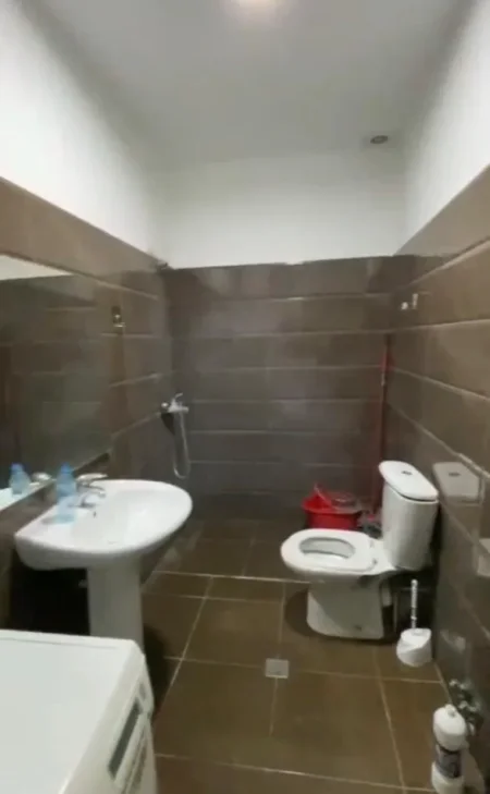 Tirane, jepet me qera apartament 2+1+Ballkon Kati 1, 90 m² 450 € (KODRA E DIELLIT)