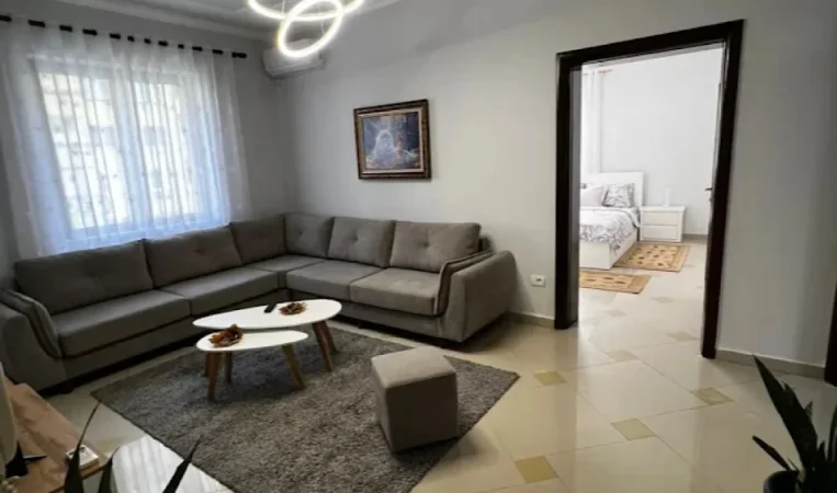 Tirane, jepet me qera apartament 1+1 Kati 2, 65 m² 700 € 