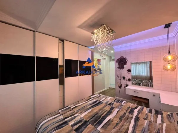 Tirane, jepet me qera apartament 2+1+Ballkon Kati 3, 99 m² 1.500 € 