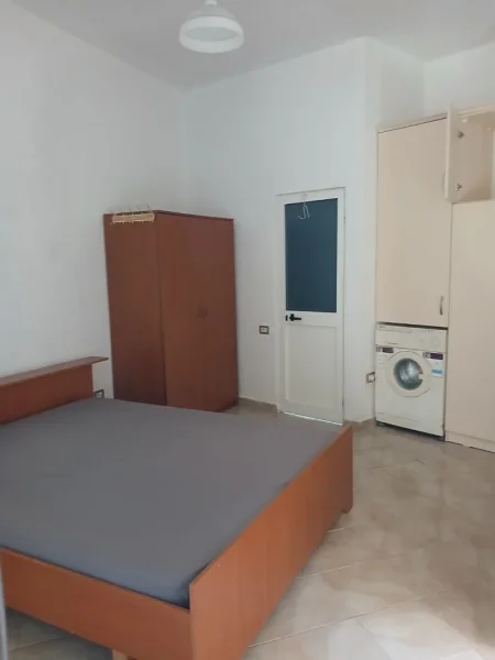 Tirane, jap me qera shtepi 1+1+Ballkon Kati 2, 300 €