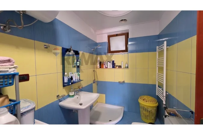 Vlore, shitet apartament 3+1+Aneks+Ballkon Kati 5, 170 m² 237.000 € (Rruga Dush Strati, pranë Zjarrfikëses)