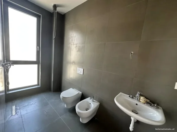 Tirane, jepet me qera Vile Vile 2 Katshe , 402 m² 2.800 € (Hiqmet Buzi)