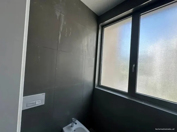 Tirane, jepet me qera Vile Vile 2 Katshe , 402 m² 2.800 € (Hiqmet Buzi)
