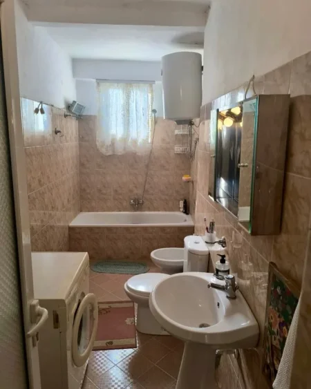 Berat, shes apartament 1+1+Aneks+Ballkon Kati 5, 65 m² 45.000 € (Rruga Barikadave,Berat)