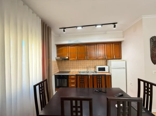 Tirane, shitet apartament 2+1 Kati 5, 66 m² 139.000 € (PORCELAN , Prane TV KLAN)