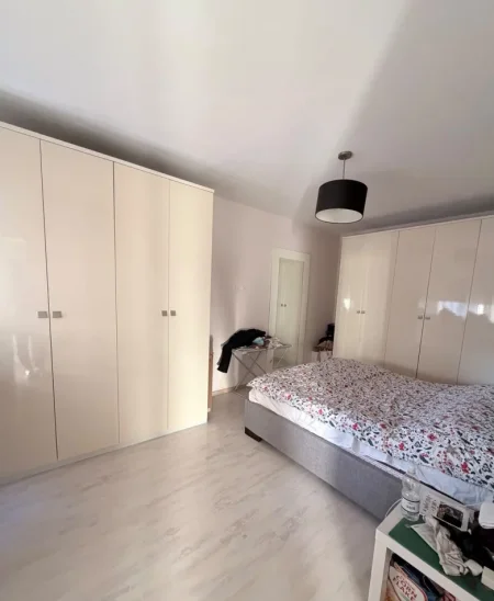 Tirane, jepet me qera apartament 1+1 Kati 8, 78 m² 600 € (Materniteti i Ri)