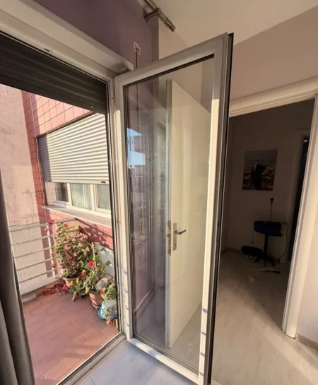 Tirane, jepet me qera apartament 1+1 Kati 8, 78 m² 600 € (Materniteti i Ri)
