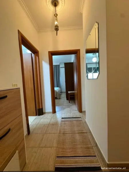 Tirane, jepet me qera apartament 1+1+Ballkon Kati 3, 70 m² 690 € (Qender)